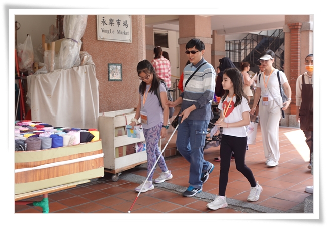 伊甸視障服務處視障大使，與香港小學生親子共遊大稻埕