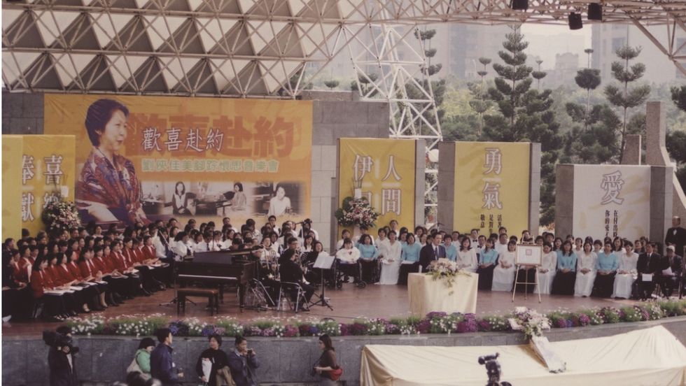 2003年 創辦人劉俠逝世