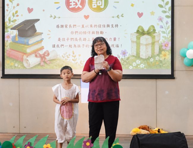 從幾乎沒有口語能力，到如今能自信站上舞台說出台詞，短短幾分鐘的演出，正是煒煒四年來接受早期療育、一步步累積成長的最佳見證。