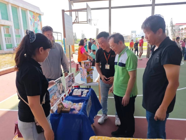 澎湖縣政府社會處處長周柏雅至本會作業坊了解作業活動及成果展示