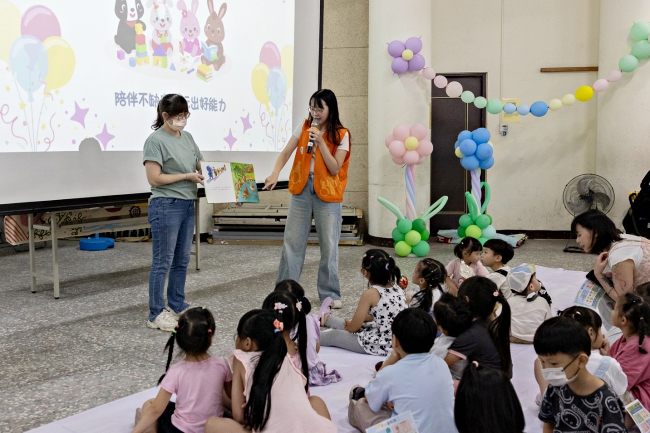 魔法故事屋」，透過故事與親子互動
