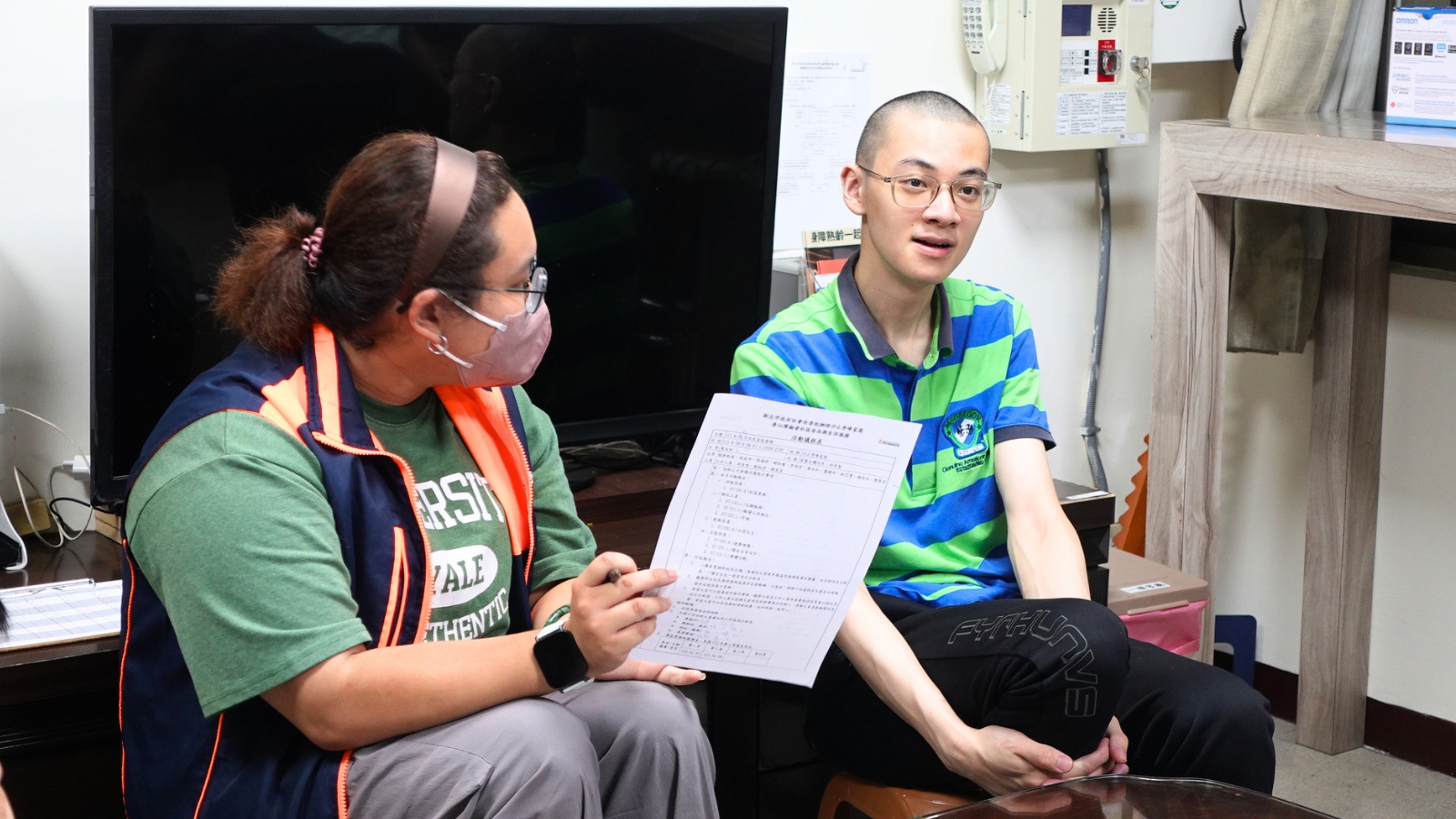永和剛到家園，因沉浸在與寄養家庭離別的情緒中，不願與人互動。幸好，在伊甸專業團隊的陪伴關懷下，讓他漸漸打開心房。