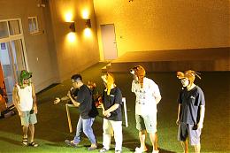 在夜空下傳遞愛的故事，鄰里共享美好時光