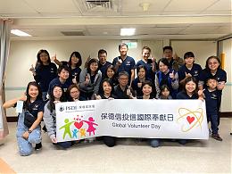 保德信投信總經理張一明帶領逾20位員工至伊甸舊衣回收站擔任志工，並合影留念。