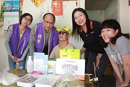 18日中午邀請視障獨居長輩一起歡喜呷圍爐