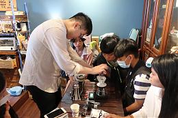 拜斜槓社工店長為師  伊甸助弱勢青年體驗咖啡店經營
