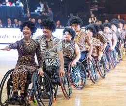 伊甸輪椅舞團攻佔小巨蛋 世界盃國標舞公開賽演出