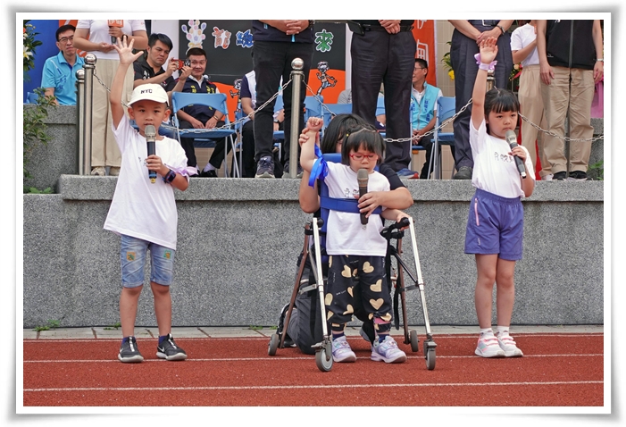 南榮非營利幼兒園、中山非營利幼兒園、基隆中心三位小小運動員，共同為「龍總逗陣來」親子運動會進行宣誓