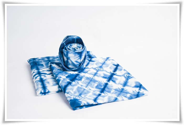 銀穗集團購買的1000條植物藍染方巾，以行動支持障礙者就業。