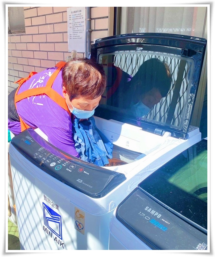 透過更新設備，幫助第一線的照顧人員減輕壓力。