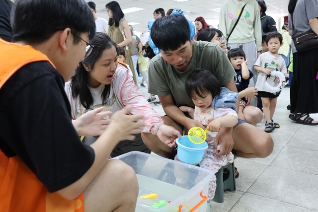 伊甸將遊戲融入早療篩檢,讓孩子在遊戲中學習。