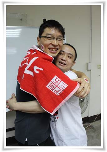 伊甸35周年潭子庇護工場庇護性員工擁抱超開心