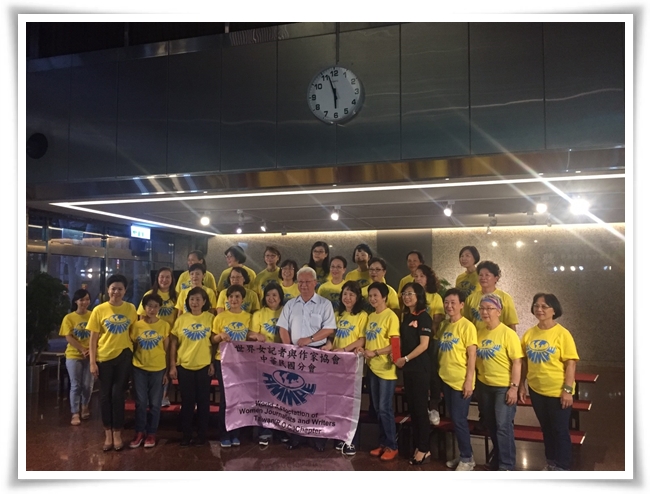 中華民國女記者與作家歡唱團及台灣電力公司攜手捐款伊甸，期為促進長者居家環境安全共盡一份心力！