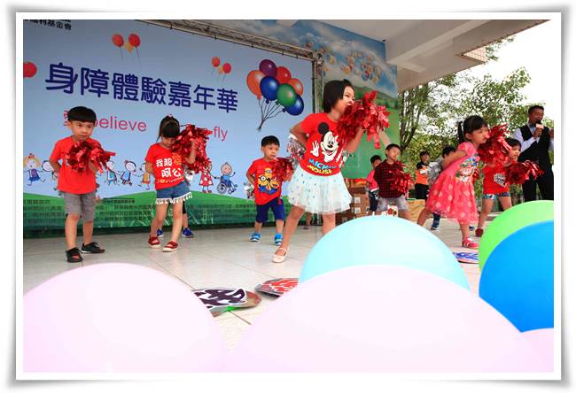 南州弘全幼兒園帶來精彩的暖身操表演