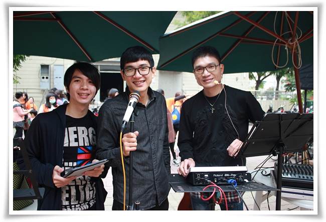 創作歌手黃銀山及其所屬樂團，為銀髮長輩公益演唱&nbsp;