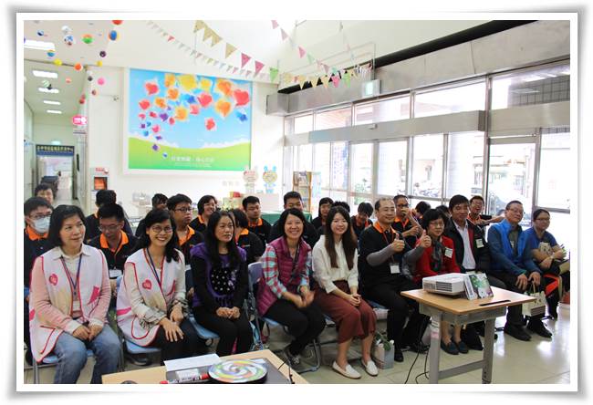伊甸小作所舉辦成果展，許多貴賓及家長出席為他們打氣