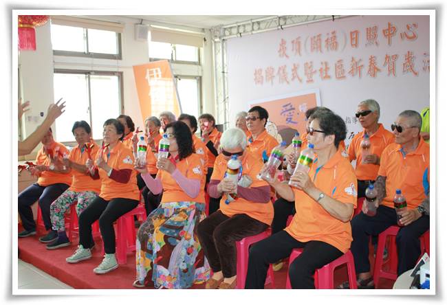 據點服務銀髮長輩充滿活力的表演