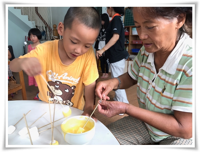 首次做棉花糖，幼童感覺好有趣