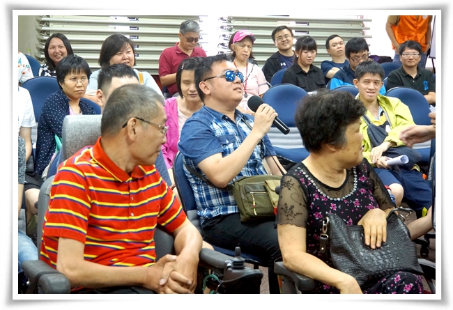 斜槓青年戴暐洲到現場分享自己如何提升多元價值，站穩職場