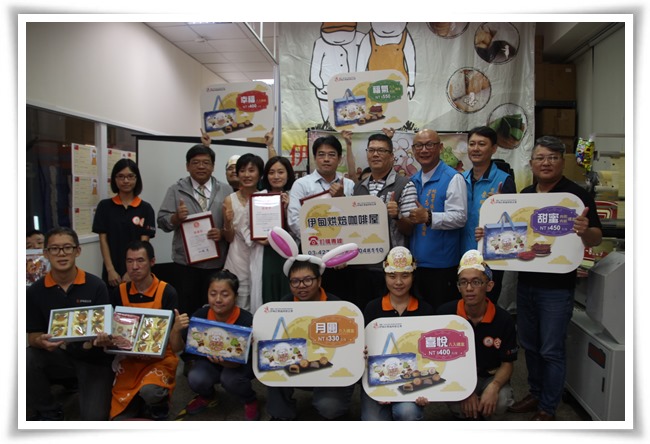 愛心企業到場支持，在佳節前夕給了庇護員工滿滿鼓勵。