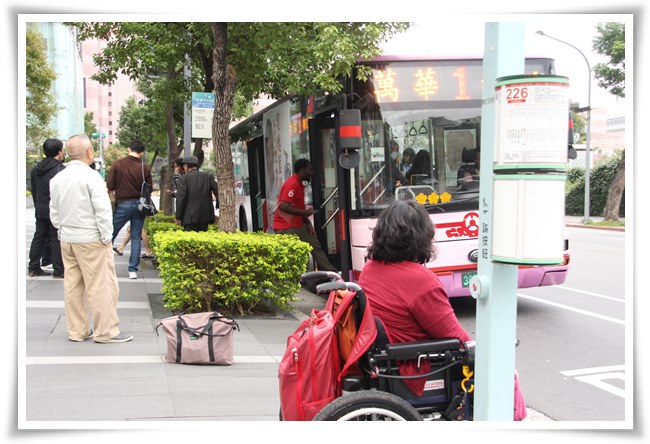 身障者期盼能有更友善的無障礙公共交通運輸服務