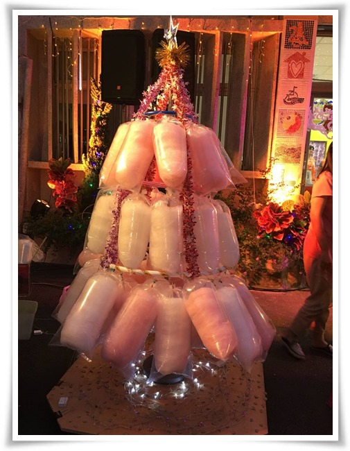 棉花糖聖誕樹提供參與者拿取
