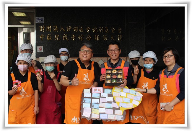 伊甸庇護性員工們也特地製作小卡片回贈吳局長，感謝吳局長的前來送暖