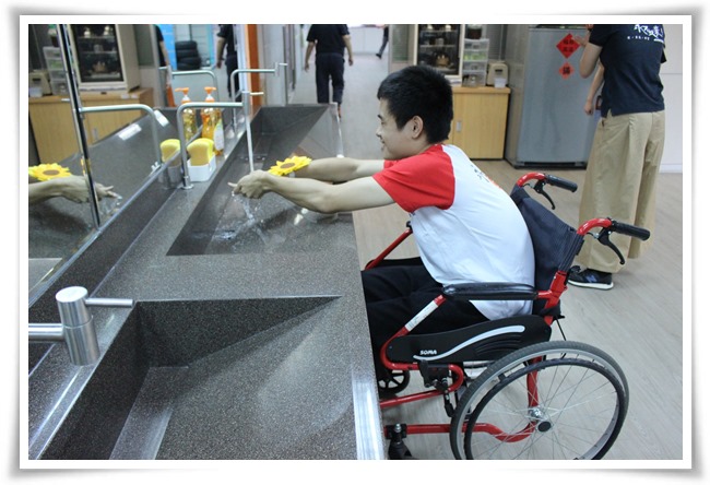瑞助營造協助伊甸增建洗手槽符合輪椅使用者高度