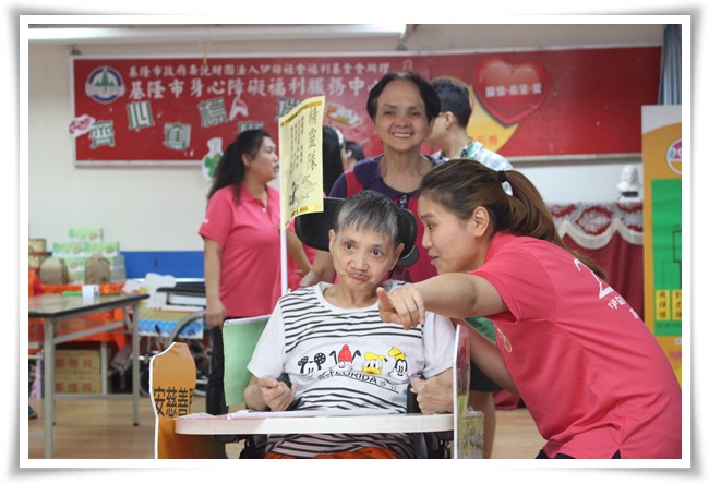 路上龍舟競賽，感受節慶民俗