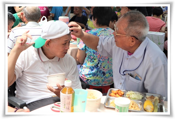 成語住在宜蘭教養院期間，成語大哥每周都會來探視，堅持15年不間斷。