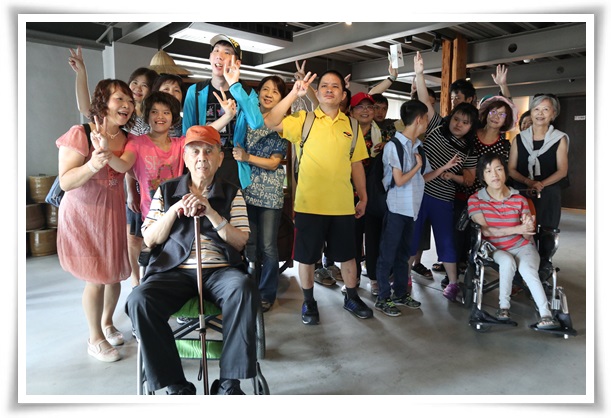 今(9)日伊甸沙崙日照中心親子遊，15位服務對象與家人一同到桃園江記豆腐乳文化館參觀