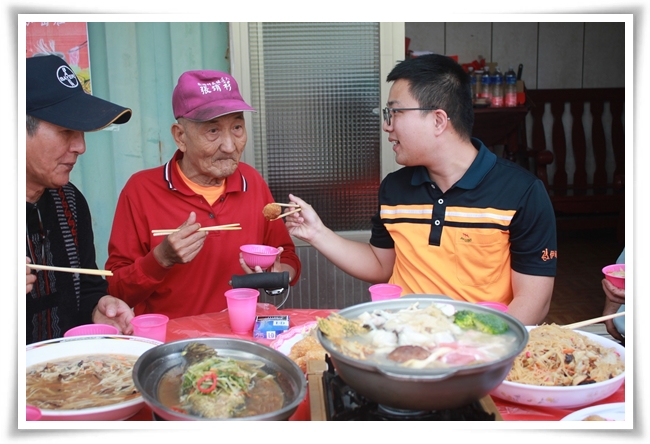 一句「希望有人陪吃團圓飯」，伊甸社工到宅圍盧圓夢