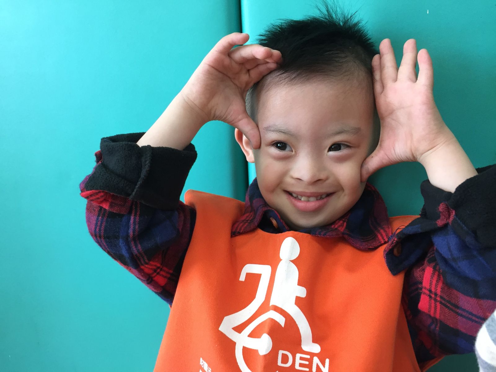 慢飛天使阿力個性活潑又好動