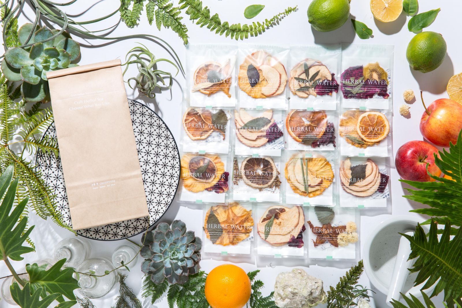 購買『孕媽咪專屬紫蘇綜合果乾水』，每售出一盒，小草作即提撥30元支持伊甸