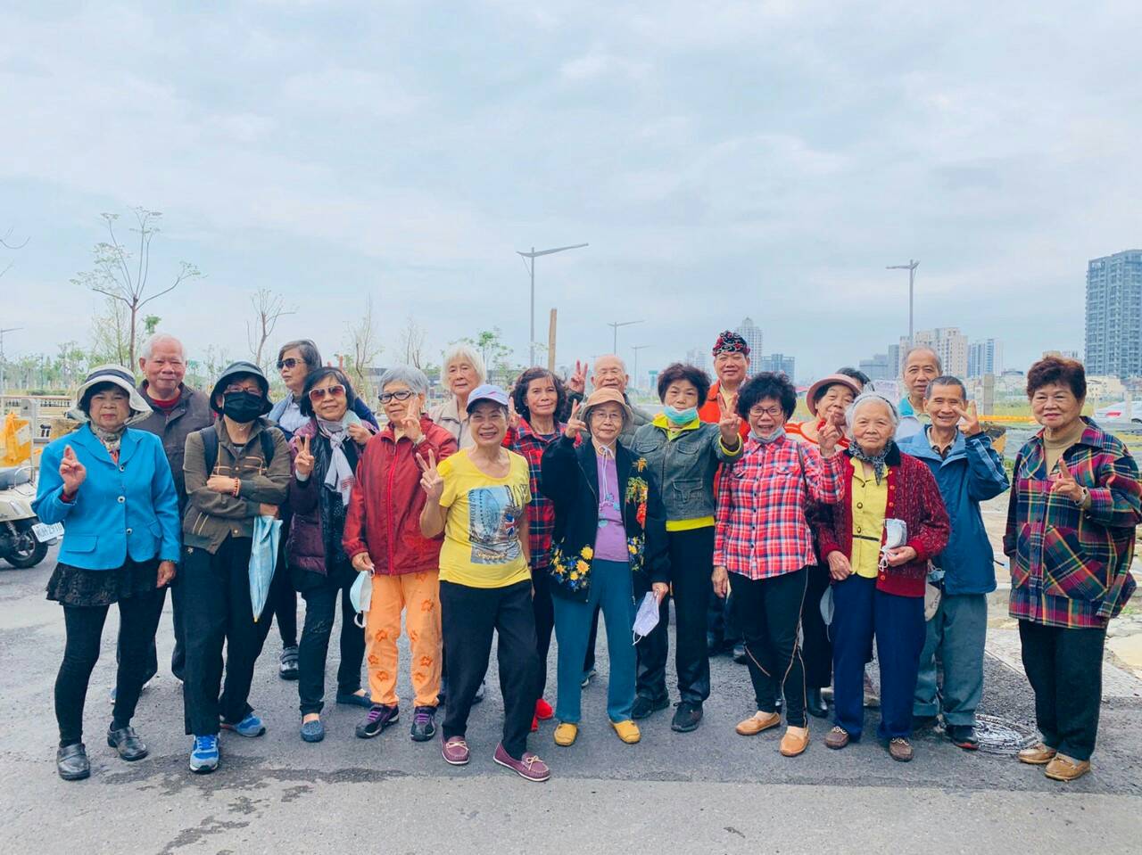 伊甸社區關懷照顧據點暨巷弄站課程 邀請長輩動起