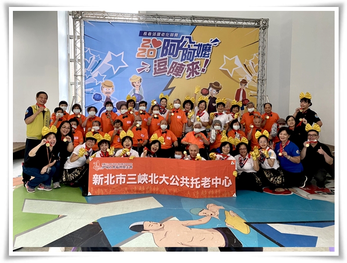 伊甸21位長輩在龍恩里排舞隊的帶領下，獲得熱情的掌聲與不錯的成績。