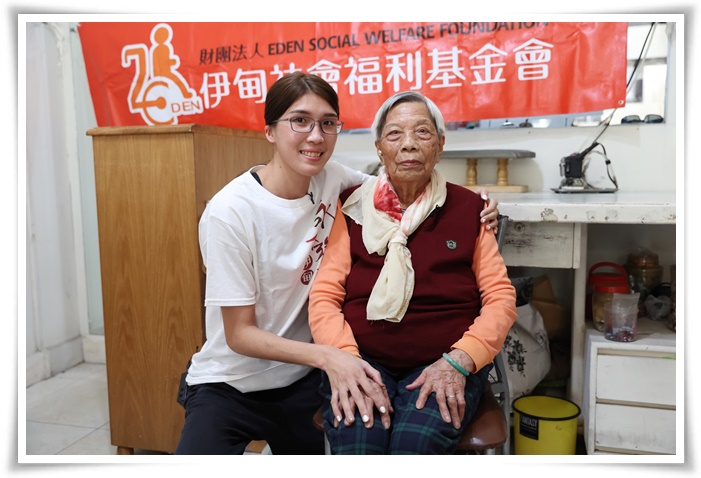 雖然訓練行程密集，但黃筱雯特地抽空前往雲林北港跟97歲的鄭阿嬤一起圍爐
