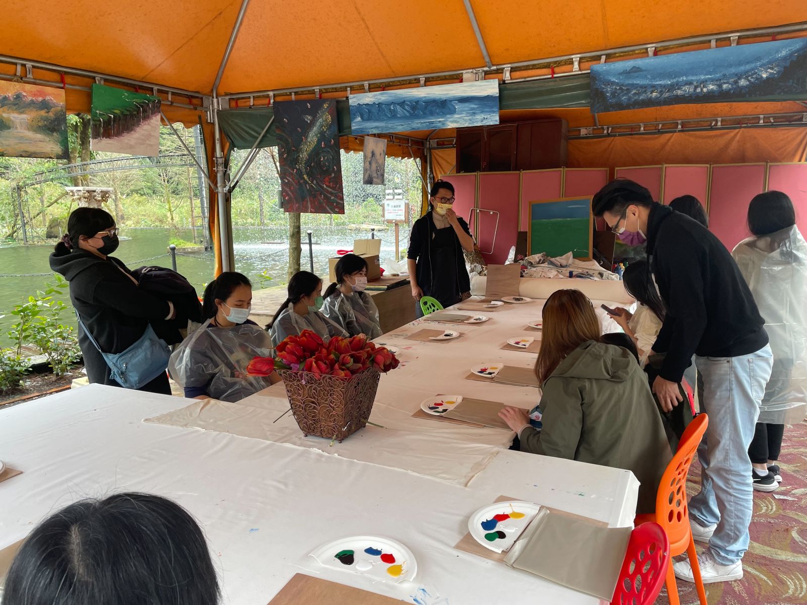 即日起至11/30止，邀您前往鳳梨屋水上莊園購買體驗DIY畫作課程，每售出乙件DIY課程，企業即提撥15%。