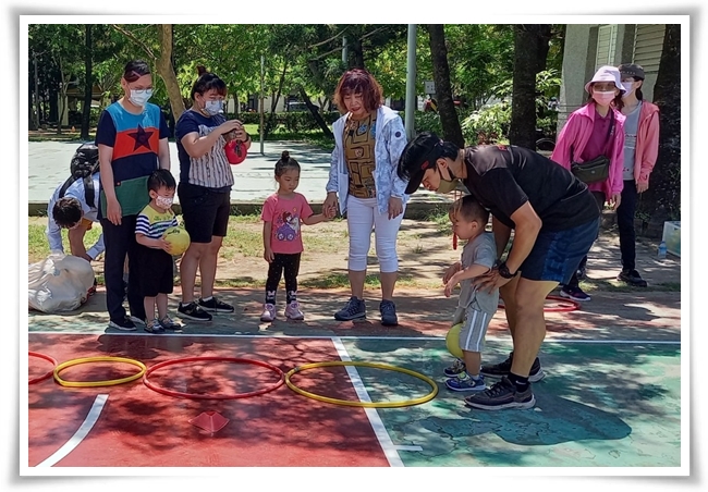 公園遊具可進行多樣化的親子活動