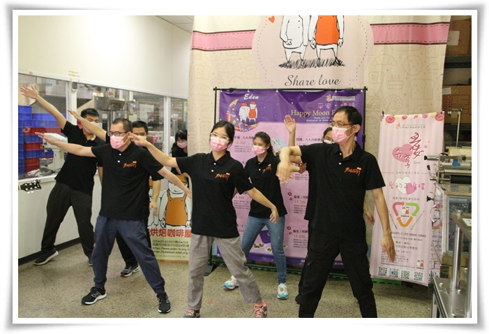 身障員工藉由舞蹈表演，讓記者會充滿許多青春活力。