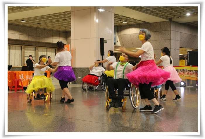 舞蹈不僅只是一項休閒娛樂，對於身障朋友來說，更是一個展現自我的舞台。