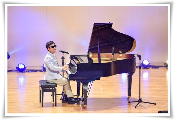 鋼琴詩人王俊傑自彈自唱多首台語金曲