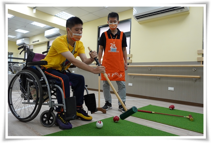 多元的身障服務，不僅幫助服務使用者減緩身體機能退化，同時也能提升手部、認知能力。