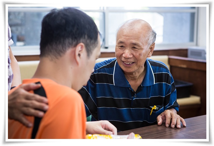 74歲的榮貴爸爸期盼，未來如果伊甸可以代替自己照顧兒子，是再好不過的事了