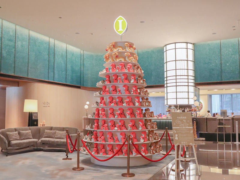 高雄洲際酒店一樓的大廳聖誕樹，每年為公益愛心獻暖