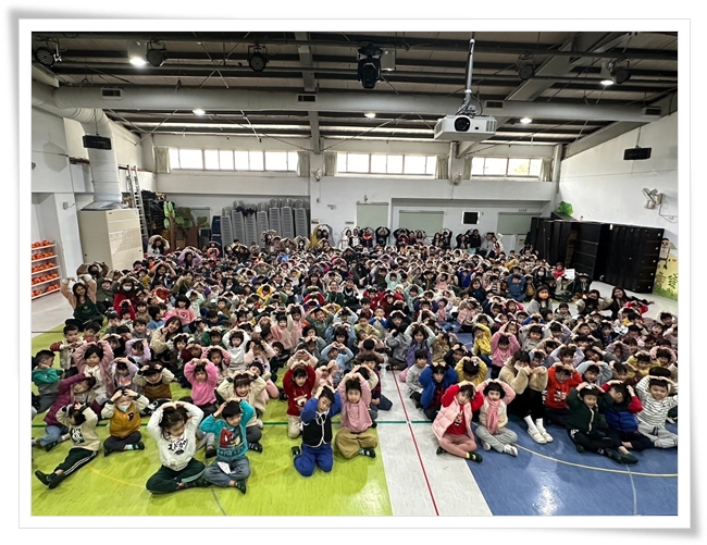 市政四季藝術幼兒園一起參與公益活動