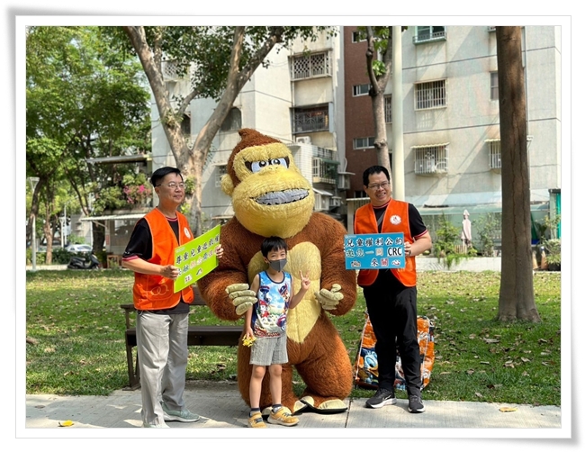 五甲社區篩檢以人偶宣導兒童權利公約