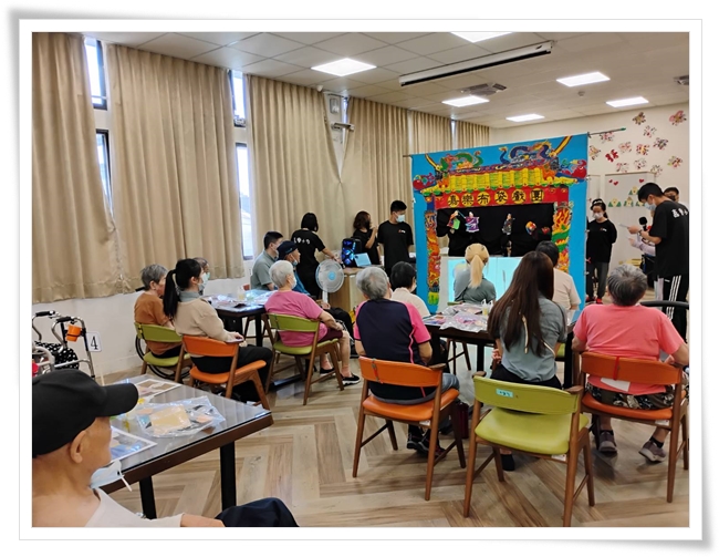 嘉樂小作所學員布袋戲表演
