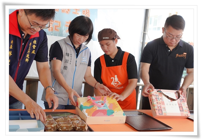 返鄉智青小怡，現場分享包裝小技巧