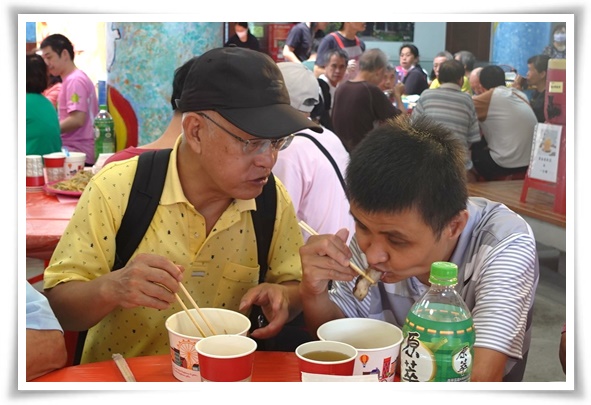 今年中秋活動，宜蘭教養院自疫情後首次開放親友參與，有家人陪伴，飯菜更添美味。